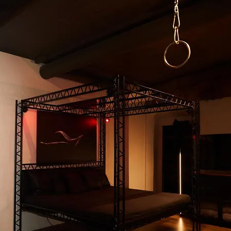 アパート Bdsm Black